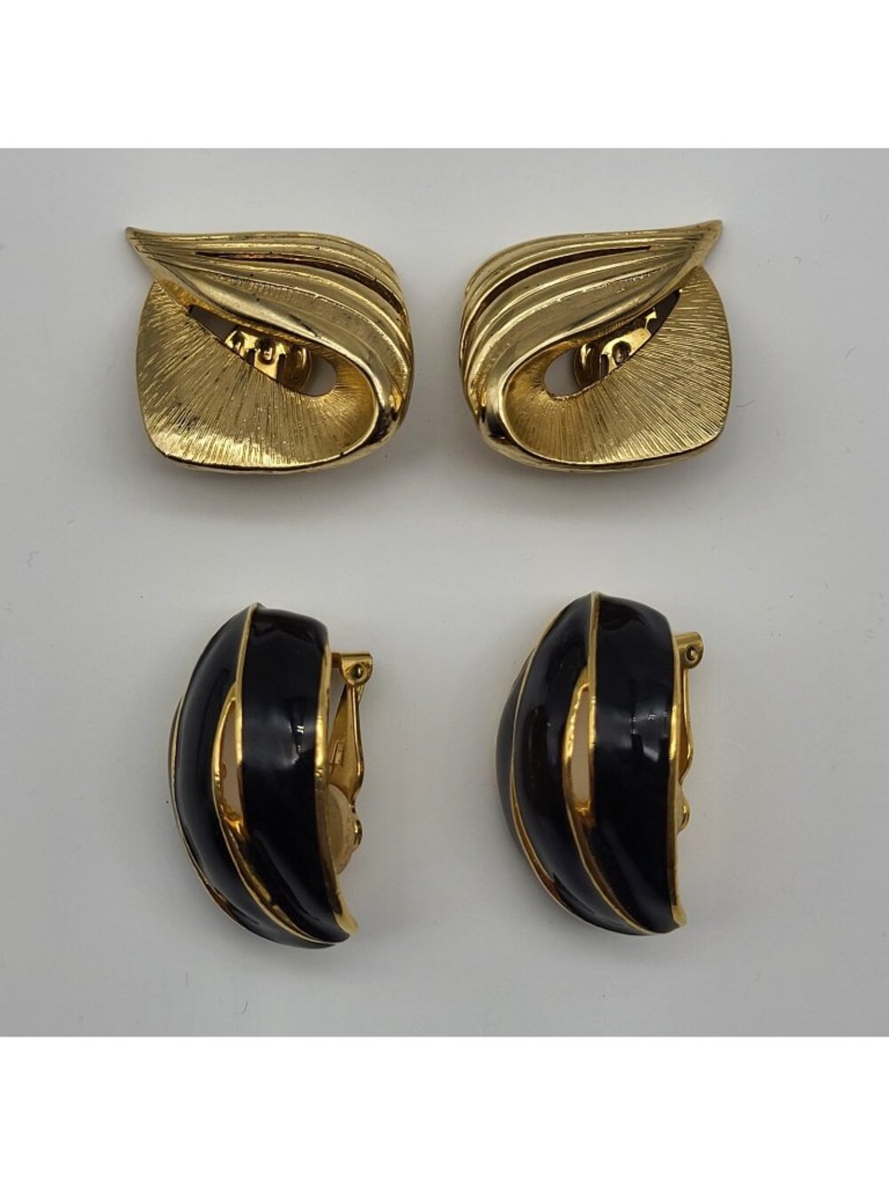 Vintage bold 80's clip earrings lot of 2 black enamel goldtone estate jewelry